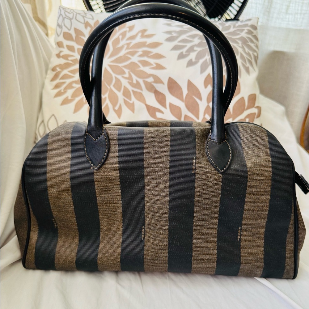 ❌SOLD❌AUTHENTIC FENDI HANDBAG